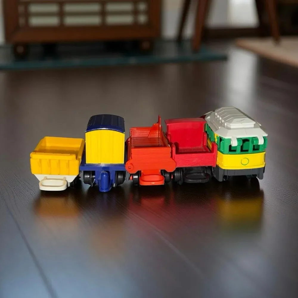 GeoTrax Fisher Price Passenger Transport Trolly & Red Caboose Train Cars A42